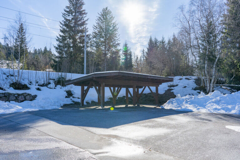 Gewerbliche Immobilie Seefeld Parkplatz mit Carport